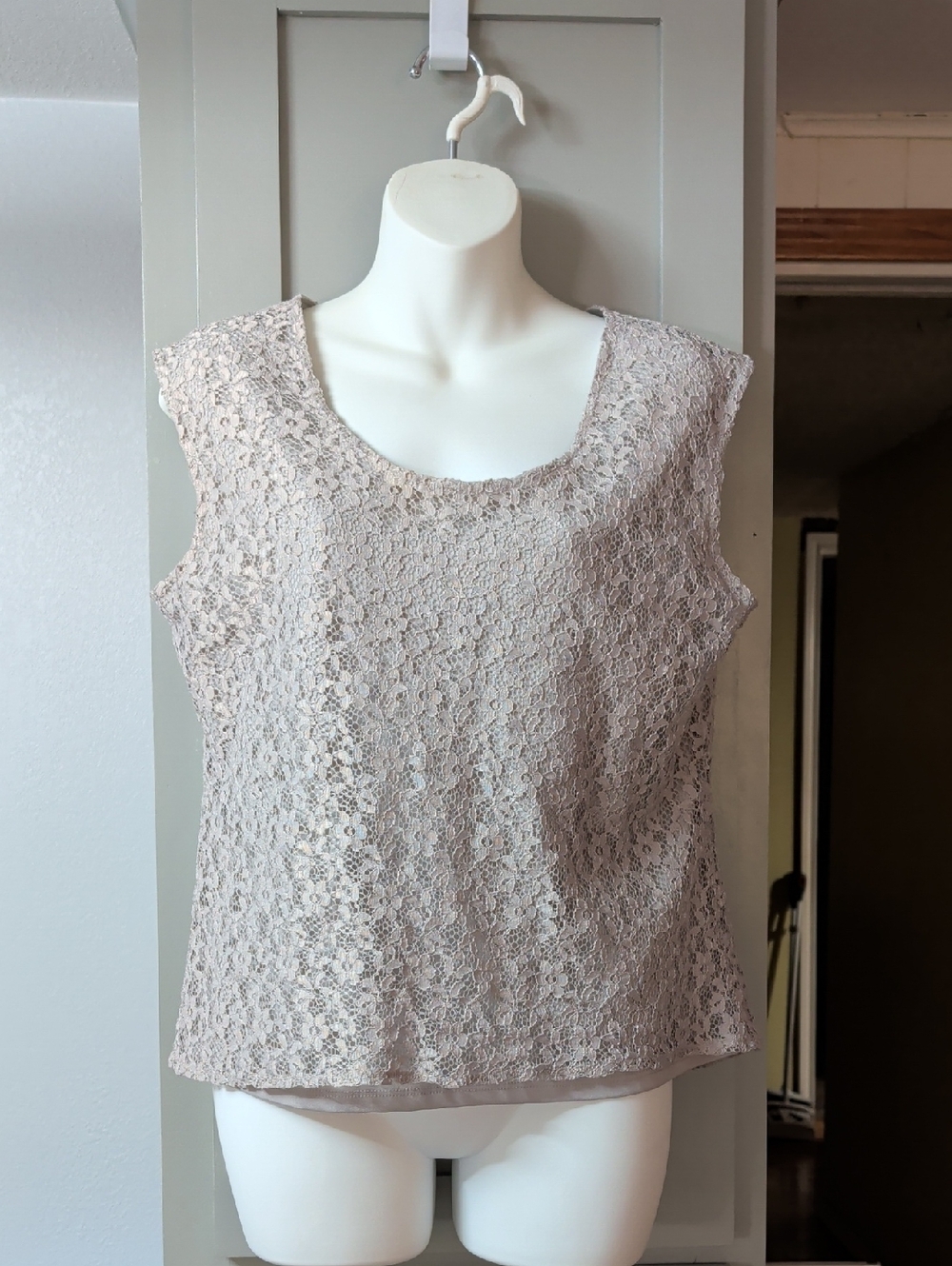 Adiva Neutral Gray Floral Lace Camisole